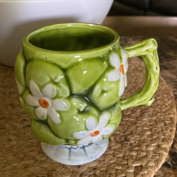 Vintage set of Inarco green apple and daisy ceramic mugs 1967 - Picture 5 of 15